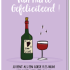 Voorkant wenskaart met illustraties van een fles wijn met een los glaasje wijn erbij met de tekst: van harte gefeliciteerd, jij bent als een goed fles wijn, hoe ouder hoe meer smaak!