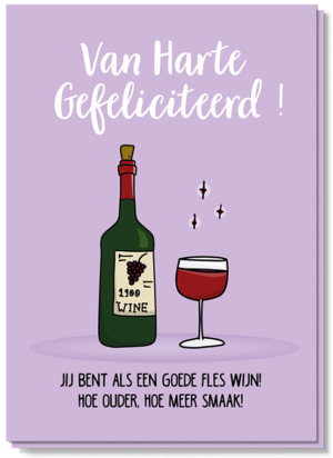Voorkant wenskaart met illustraties van een fles wijn met een los glaasje wijn erbij met de tekst: van harte gefeliciteerd, jij bent als een goed fles wijn, hoe ouder hoe meer smaak!